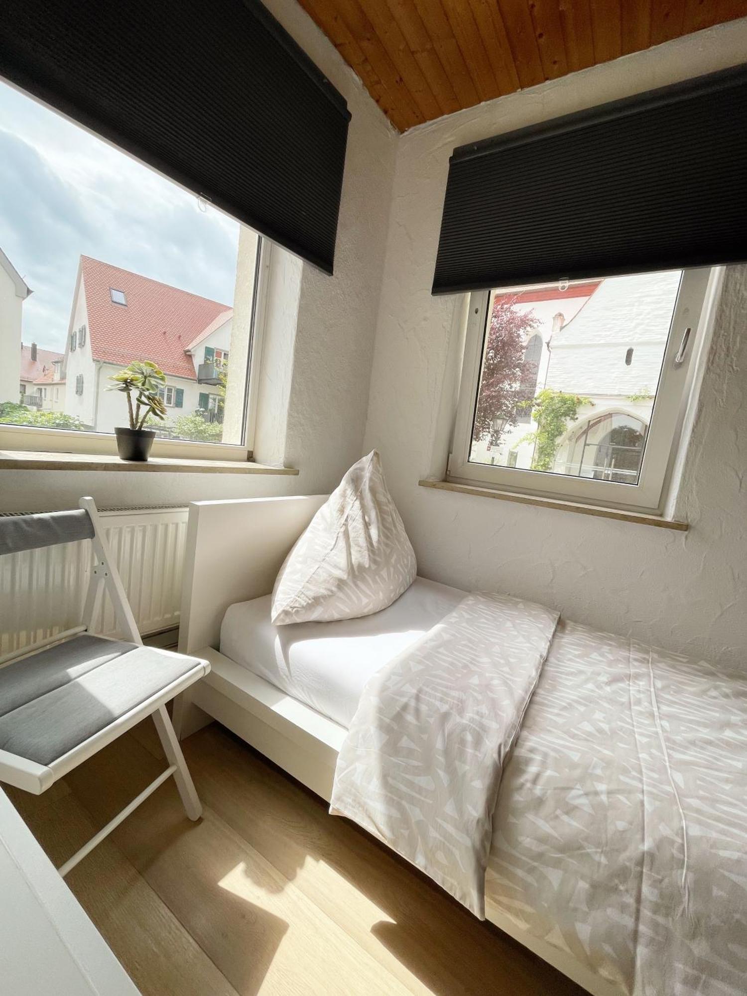 Haus Leipheim Hotel Ngoại thất bức ảnh